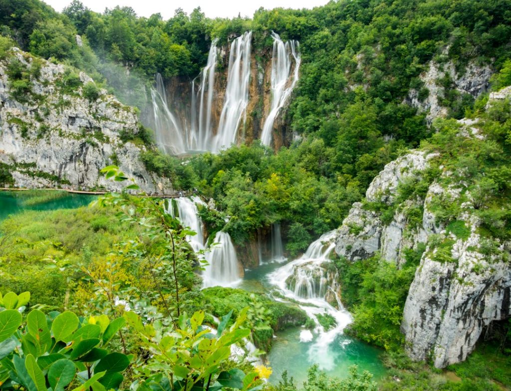 Slapovi i šuma u Nacionalnom parku Plitvička jezera